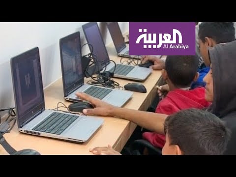 شاهد مختبر حاسوب متنقل في فلسطين لنقل المعرفة للمضارب البدوية