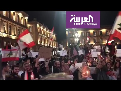 اللبنانيون يعودون للشموع للتغلب على انقطاع الكهرباء