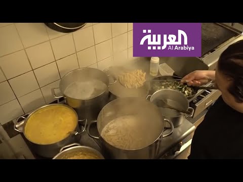 قصة طباخ مغربي يعد الطعام مجانًا لمستشفيات بريطانيا