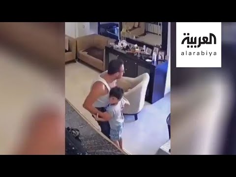 شاهد أب لبناني يهرع لحماية طفله بجسمه من الزجاج المتطايرشاهد أب لبناني يهرع لحماية طفله بجسمه من الزجاج المتطاير