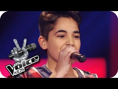 طفل يحير لجنة تحكيم the voice بصوته الأنثوي