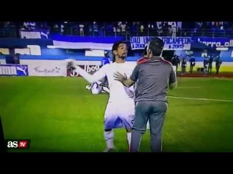 شاهد لاعب يتعدي على مدربه في كأس بنما